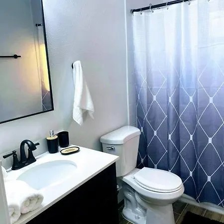 Phoenix Retreat - 2 Bedroom Home With King-Size Bed - 3 Smart Tvs - 10 Min From Airp - Unit A Esterno foto