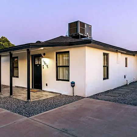 Phoenix Retreat - 2 Bedroom Home With King-Size Bed - 3 Smart Tvs - 10 Min From Airp - Unit A Esterno foto